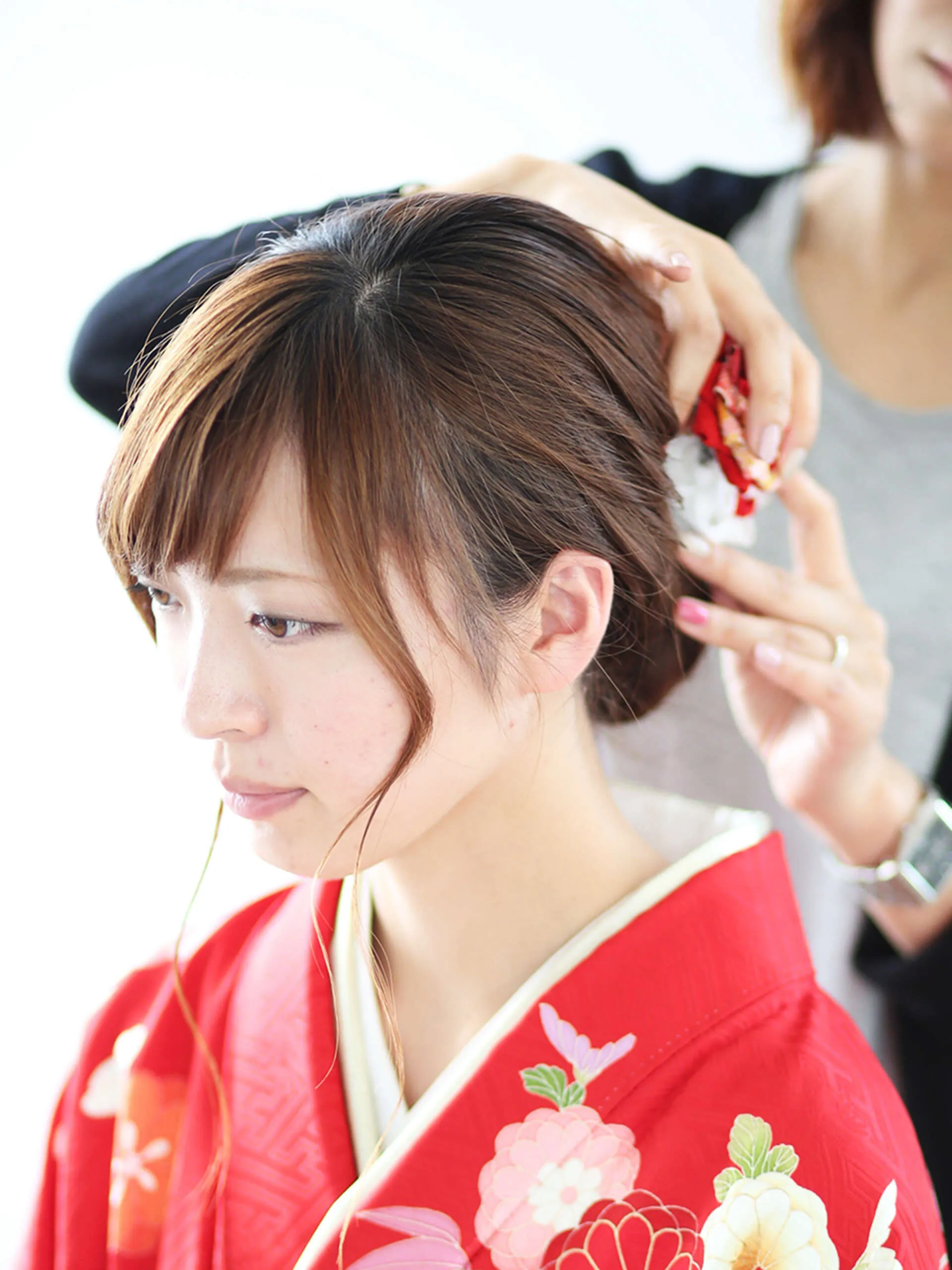 ヘアメイクが <br class="hidden md:inline" />丁寧で安心